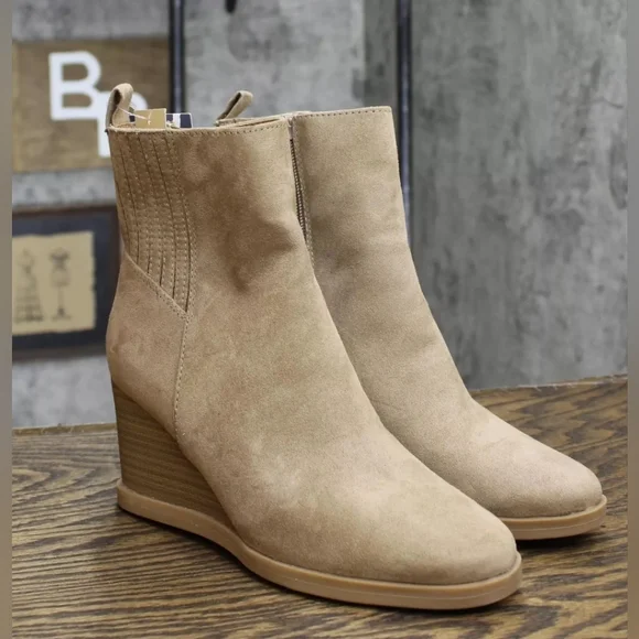 Women's Cypress Winter Boots - UniversalThrea Taupe NWT Multiple Sizes - Picture 2 of 4